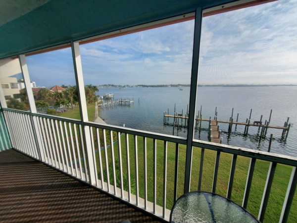 Bradenton Beach 2 Bedroom Vacation Rental Bay Views Sleeps 4